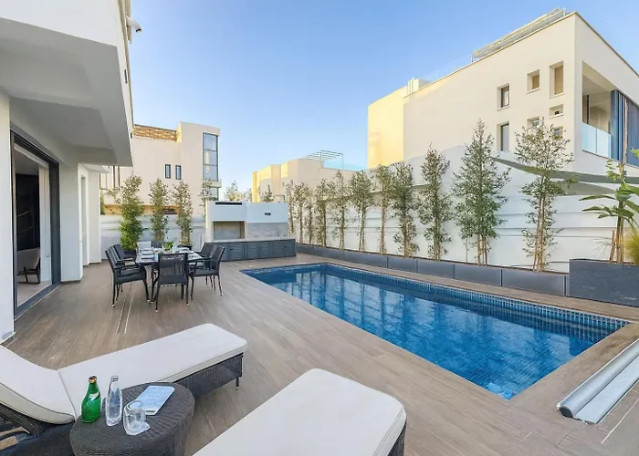 Sunrise Pearl - 2 Min Walk To Sirena Bay Paralimni